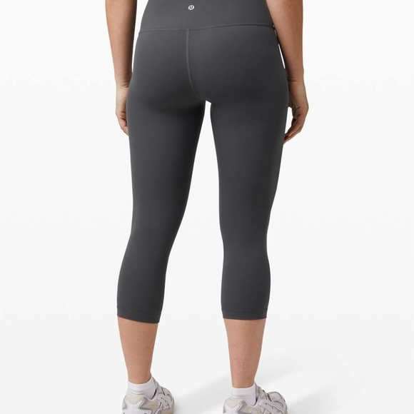 Lululemon Wunder Under Crop - Picture 1 of 6